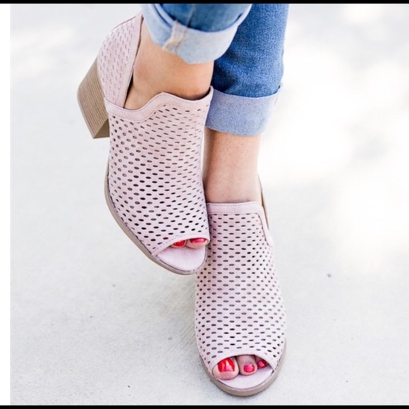 MAUVE PEEP TOE ANKLE BOOTIES - Picture 2 of 4